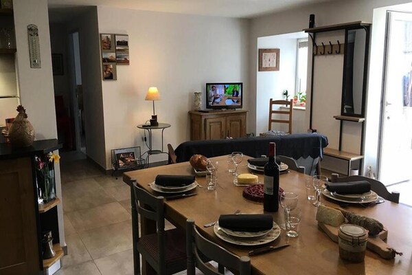 Ruim vakantiehuis voor 10 op het Aubrac-plateau met privébinnenplaats - thumbnail 1