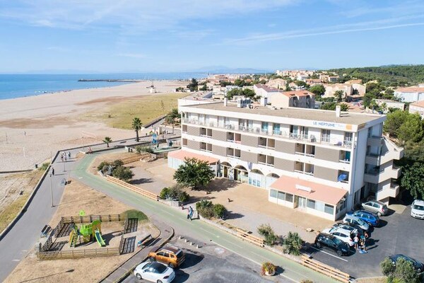 Studio met balkon in Saint-Pierre-la-Mer, op loopafstand van het strand - thumbnail 3