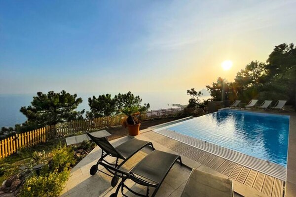 Ruim appartement voor 11 personen met panoramisch zeezicht in Saint-Raphaël - thumbnail 1