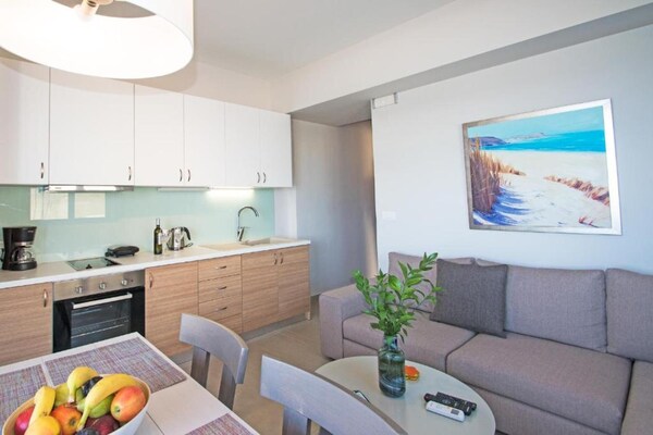 4-persoons modern appartement aan het strand in Chania - thumbnail 5