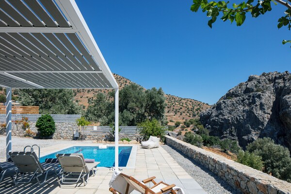 Evgoro Vrahos: Moderne villa met privézwembad en bergzicht in Agia Galini - thumbnail 5