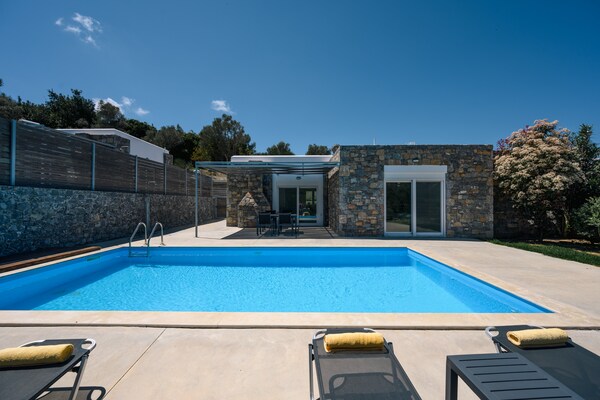Kalostous 2: Moderne villa met privézwembad en bergzicht in Agia Triada - thumbnail 1