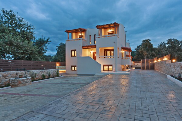 Lichtrijke villa met privézwembad op 3 km van strand en Rethymnon - thumbnail 1