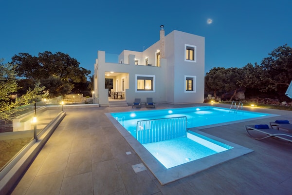 Moderne villa met privézwembad en bergzicht nabij Rethymno - thumbnail 1