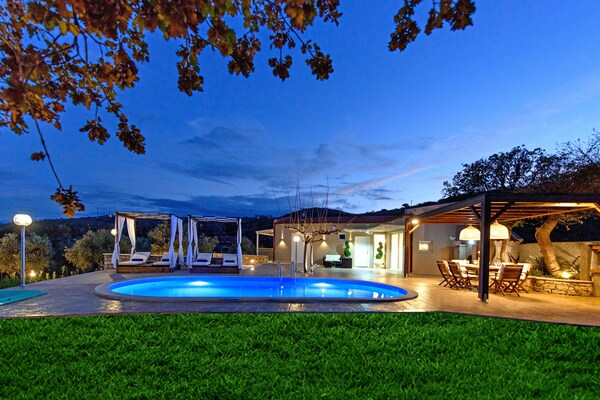 Villa4Dreams: Privévilla met zeezicht en zwembad bij Gerani - thumbnail 1