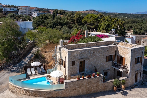 Ruime villa Marni met privézwembad en uitzicht op de bergen bij Rethymno - thumbnail 1