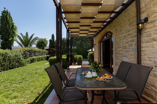 Villa Kali – Luxe villa met privézwembad op 350m van het strand - thumbnail 5