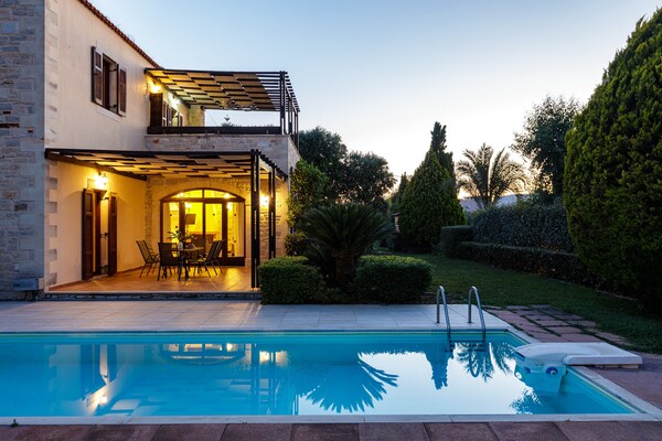 Zonovergoten villa Mera met privézwembad, 350m van het zandstrand - thumbnail 1