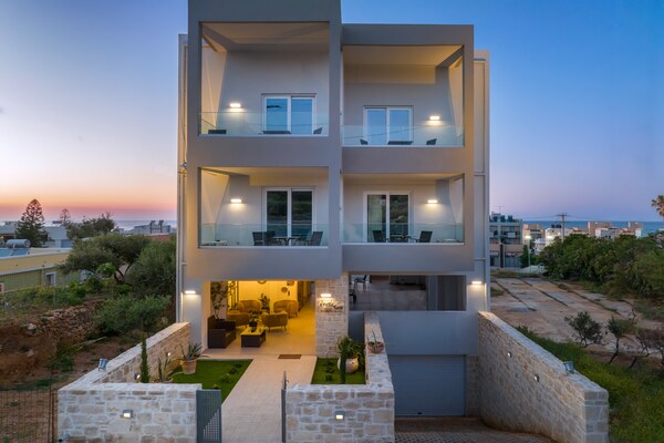 Zonnige Studio met Bergzicht bij het Zandstrand van Rethymno - thumbnail 1