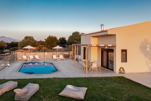 Moderne villa met privézwembad en panoramisch uitzicht op de Kretenzische Zee - thumbnail 1