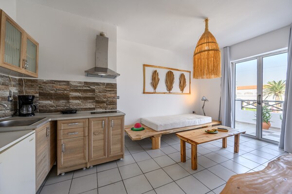Knus appartement op 100 meter van het strand in Adelianos Kampos - thumbnail 2