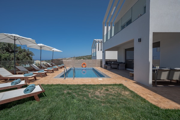 Villa Nevelo Sapphire: privézwembad bij zee en bergen in Gerani - thumbnail 1