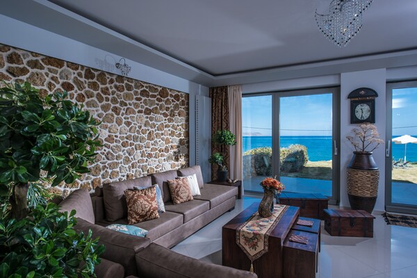 Strandvilla Artemis in Kato Gouves: 10 meter van zee met 4 slaapkamers - thumbnail 5