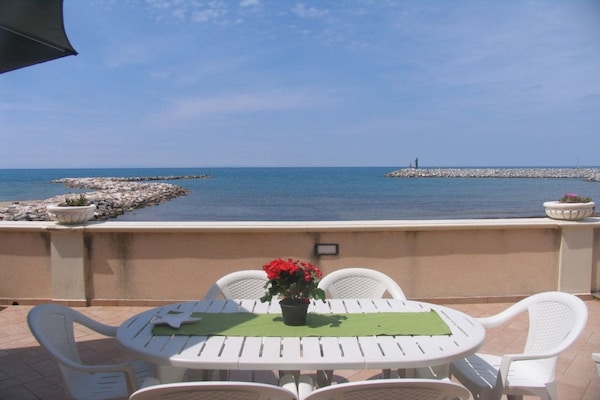 Appartement aan zee met privé-terras en directe strandtoegang in San Vincenzo - thumbnail 2