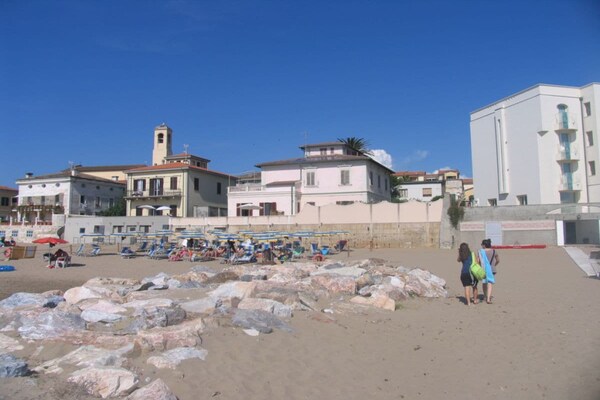 Appartement aan zee met privé-terras en directe strandtoegang in San Vincenzo - thumbnail 3