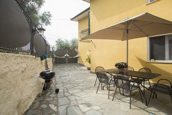 Gerenoveerd appartement met tuin en uitzicht op olijfgaarden bij Diano San Pietro - thumbnail 4