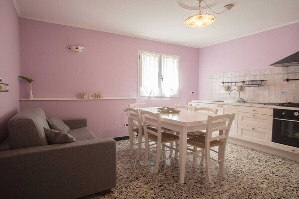 Gerenoveerd appartement met tuin en uitzicht op olijfgaarden bij Diano San Pietro - thumbnail 6