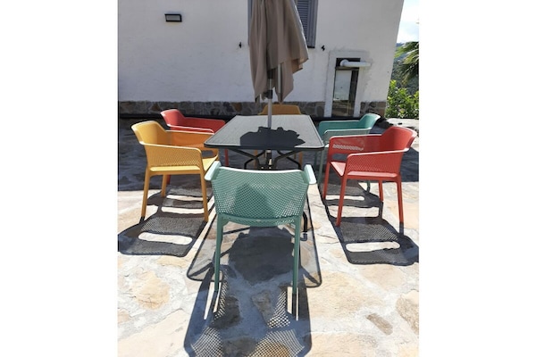 Modern vakantiehuis met panoramisch uitzicht in Diano San Pietro - thumbnail 2