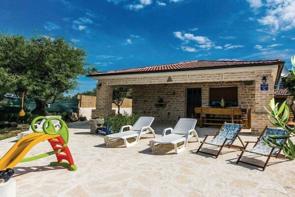 Villa Serena met zwembad in Dalmatisch achterland bij Zadar - thumbnail 3