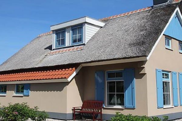 6-persoons vakantiehuis in De Koog met moderne inrichting - thumbnail 4