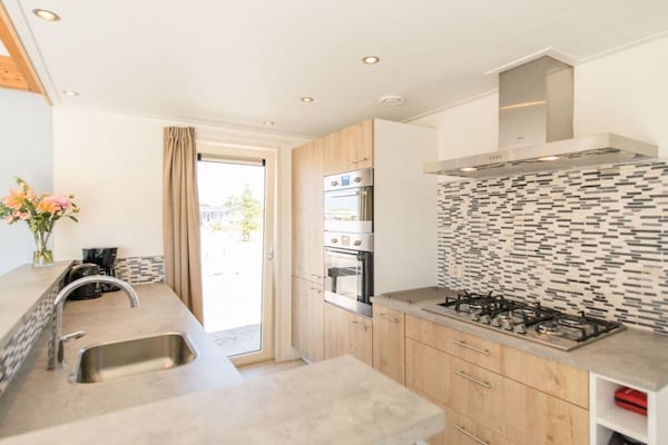 Luxe strandhuis Ballum: architectonisch vakantieparel op Ameland - thumbnail 2