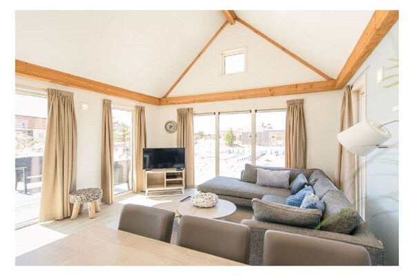 Luxe strandhuis Ballum: architectonisch vakantieparel op Ameland - thumbnail 3