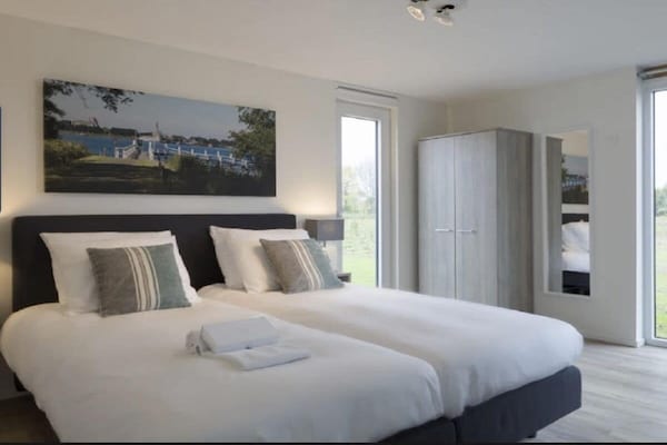 Moderne villa met 3 slaapkamers aan de rand van vakantiepark Ruiterplaat - thumbnail 5