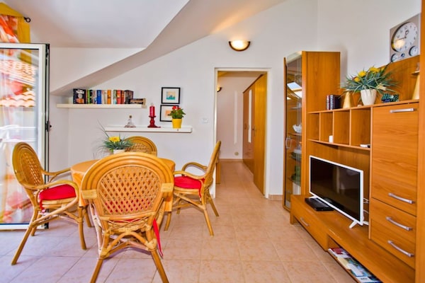 Zonnig appartement met balkon aan de Adriatische kust in Hvar - thumbnail 3