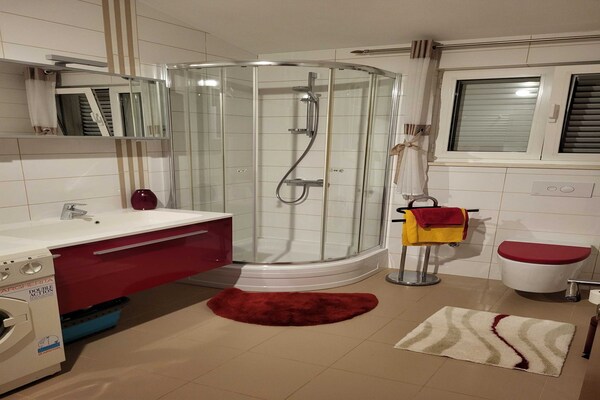 Appartement vlakbij zee in Šibenik met 2 slaapkamers en WiFi - thumbnail 5