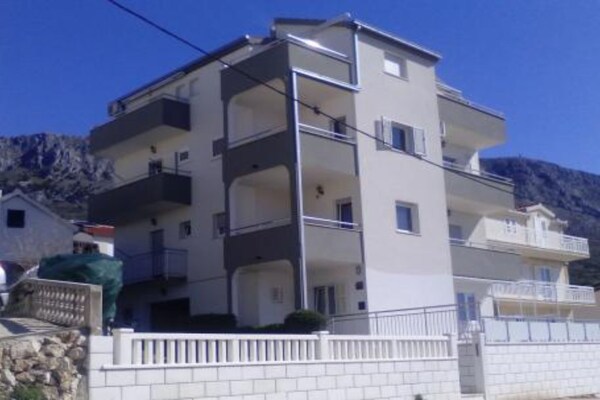 2-persoons studio appartement in Dugi Rat vlakbij het strand - thumbnail 6