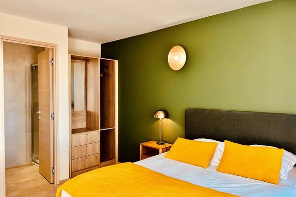 Luxe appartement in AFA met airco, 2 slaapkamers en wasmachine - thumbnail 3
