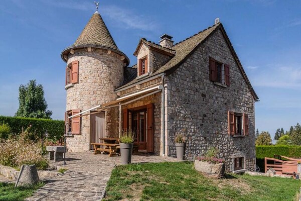 Gîte Lou Chastelou Odheteo: Ruim appartement voor 10 personen aan de poort van Aubrac - thumbnail 1