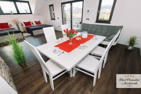 Stijlvol 2-slaapkamerappartement met balkon nabij het Meer van Bled - thumbnail 2