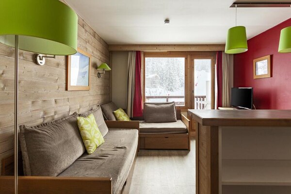 Appartement 7p in het autovrije La Tania, direct bij de piste en winkels - thumbnail 6