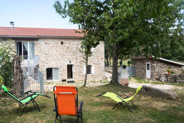 Authentiek vakantiehuis nabij het meer van Naussac in Lozère - thumbnail 2