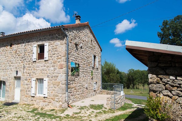 Authentiek vakantiehuis nabij het meer van Naussac in Lozère - thumbnail 3