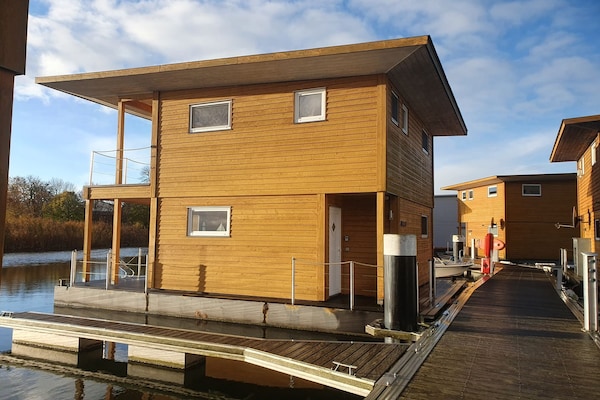 Ruime woonboot voor 6 personen aan de Kroesliner See in Kröslin - thumbnail 1
