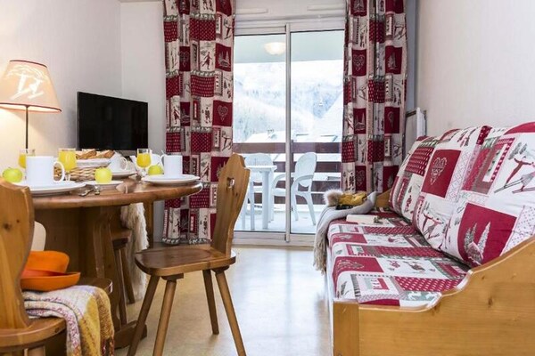 Authentiek 6-persoons appartement in Saint Lary Village, vlakbij de kabelbaan - thumbnail 1
