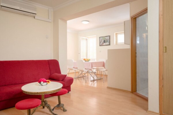 Ruim appartement voor 6 aan zee in Vrboska, Hvar – 200m van strand - thumbnail 2
