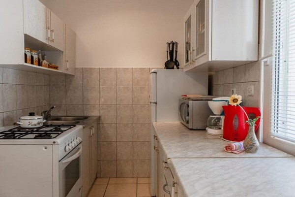 Knus appartement voor 6 aan zee in Vir met terras en WiFi - thumbnail 3