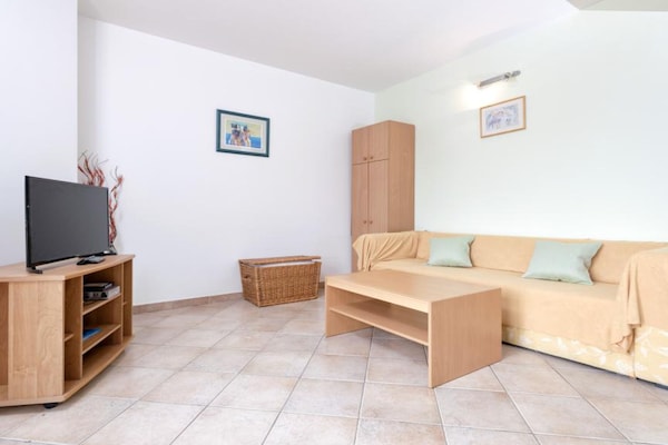 Rustiek appartement aan zee in Hvar met 2 slaapkamers - thumbnail 1