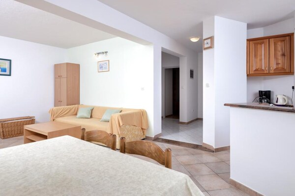 Rustiek appartement aan zee in Hvar met 2 slaapkamers - thumbnail 2