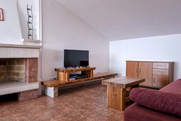 Aan het strand: ruim appartement voor 5 personen in Hvar - thumbnail 1
