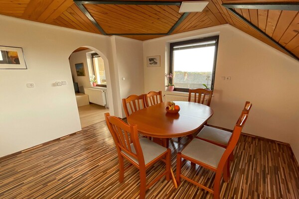 Kleurrijk appartement met balkon en uitzicht op de Alpen in Preddvor - thumbnail 3