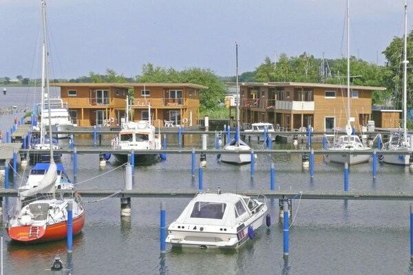 Floating House 1: Vrijstaande Woonboot aan de Lagune, 4 pers. - thumbnail 2