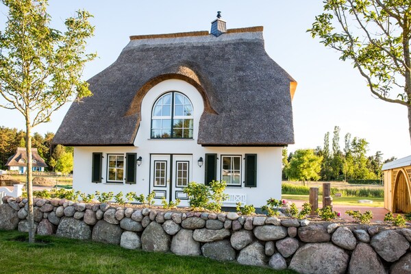 Heerlijk vrijstaand vakantiehuis met sauna, 100m van het meer bij Fuhlendorf - thumbnail 1