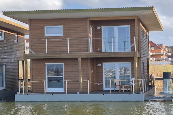 4-persoons woonboot in het centrum van Barth nabij de zee - thumbnail 1