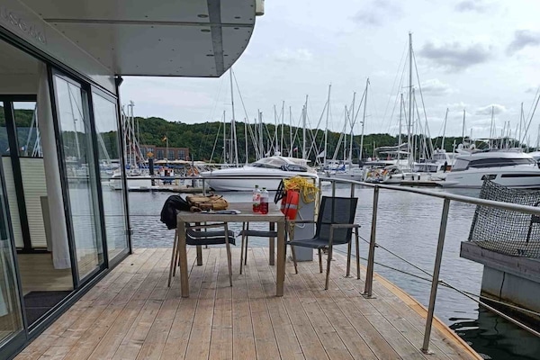 Dichtbij centrum Laboe: Unieke woonboot voor 3 personen - thumbnail 3