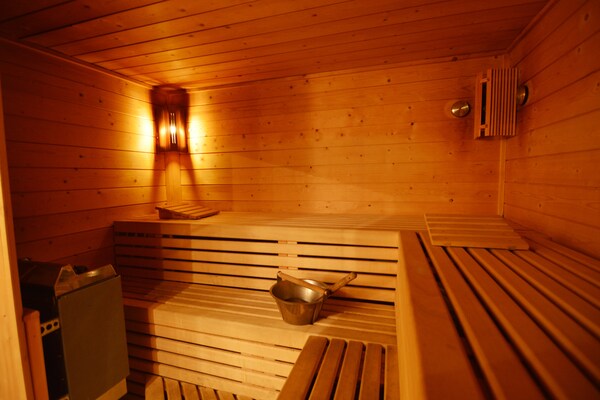Luxe vakantiehuis voor 14 personen met sauna en stoombad in Robertville - thumbnail 2