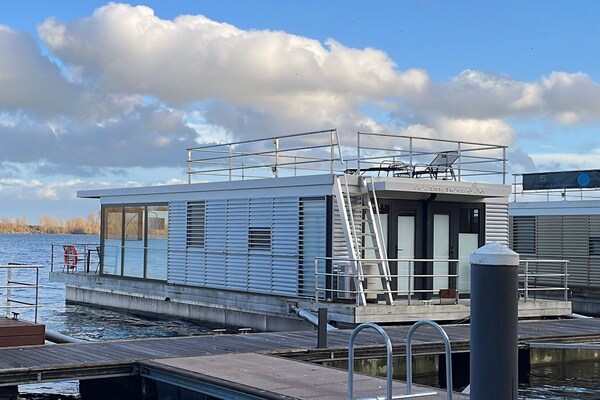 Woonboot Floating 44 aan het water bij Xanten – puur genieten met z’n twee - thumbnail 1
